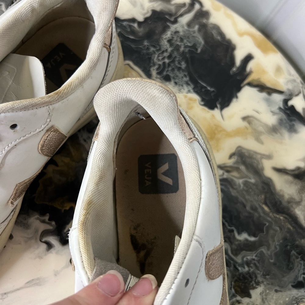 Veja V10 White Rose Gold Sneaker - Picture 9 of 10